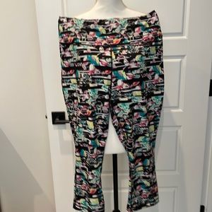 Women’s Black Floral Capri Pants